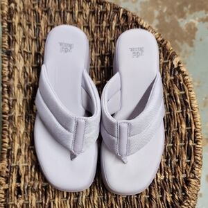 New Wild Fable Purple Chunky Heel Filp Flop Shelf Pull Sz 7